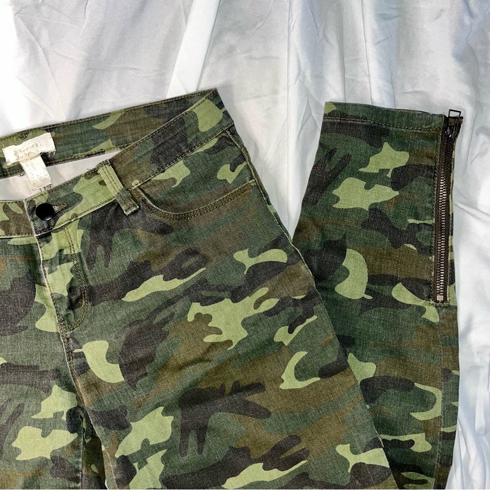 Camo skinny jeans